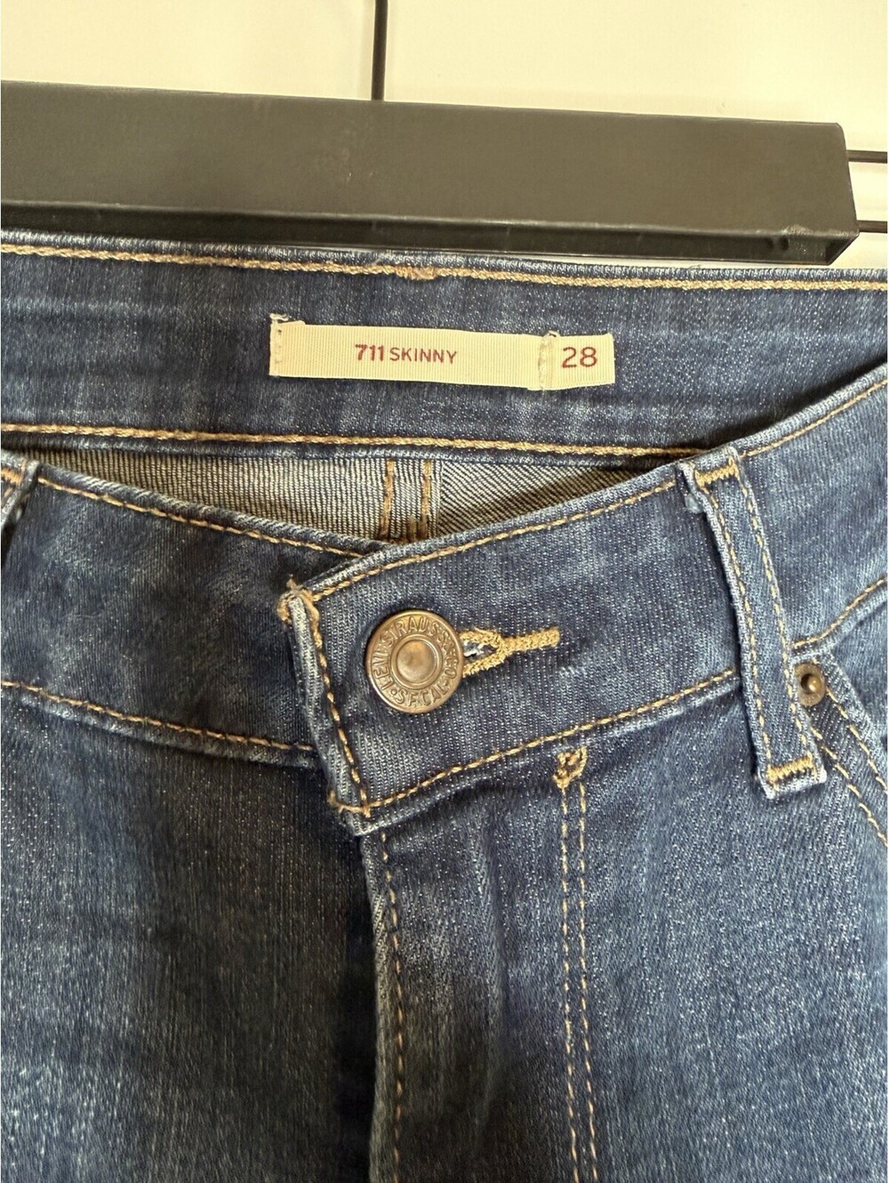 Levi’s 711 Skinny Jeans Women’s Size 28 Dark Wash Stretch Denim 28X32 Classic - Picture 4 of 10